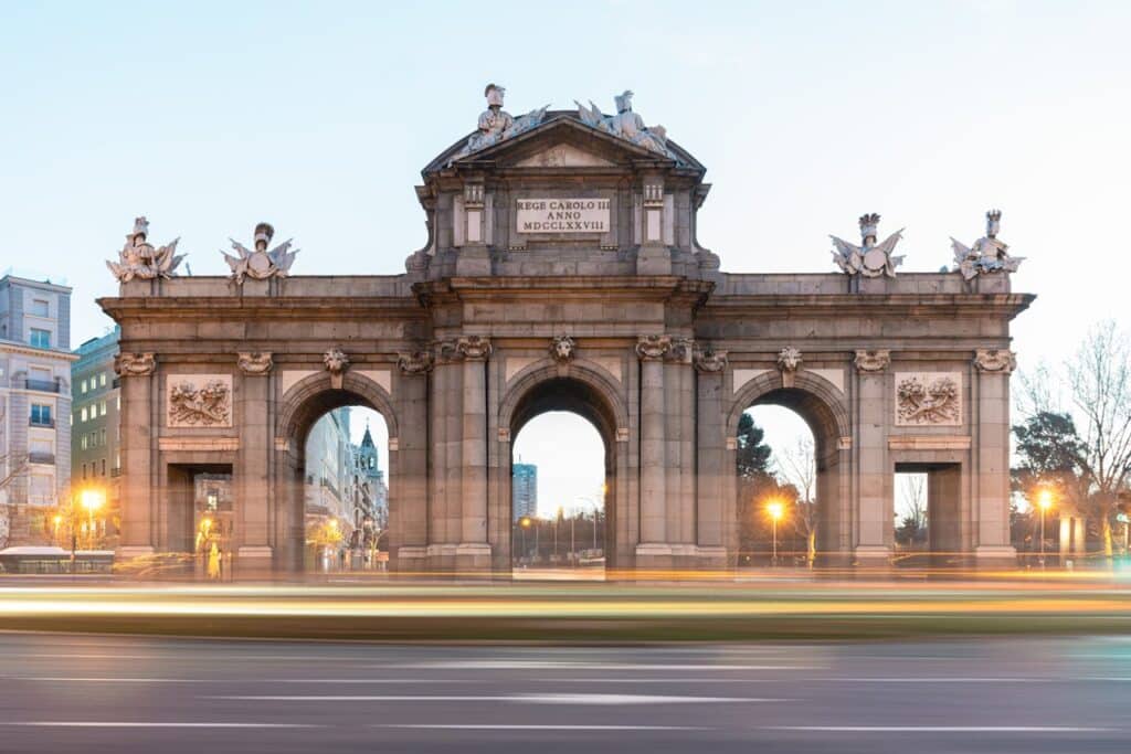 que hacer en madrid puerta de alcala