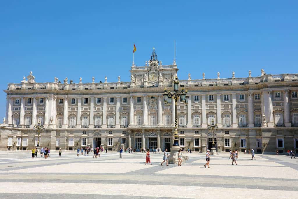 Fachada del Palacio Real de Madrid, punto cercano al mirador de la cornisa del Palacio Real.